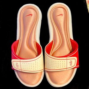 Nike Sandals NWOT.  8